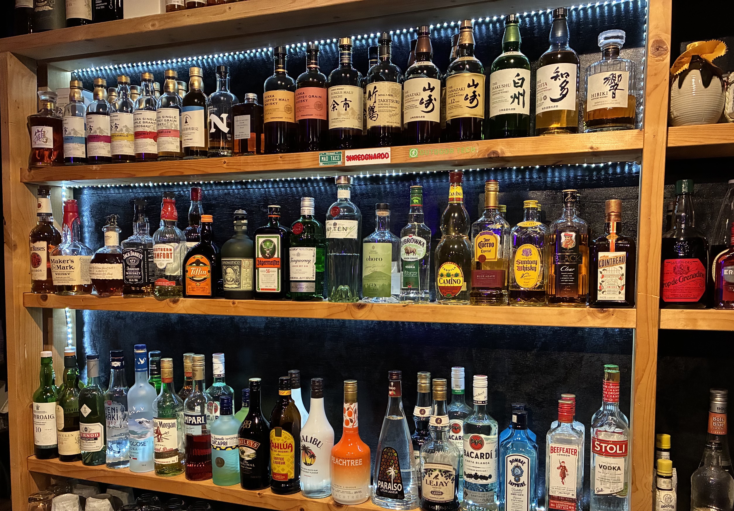 多彩なお酒を楽しむ、あなただけの一人呑み時間